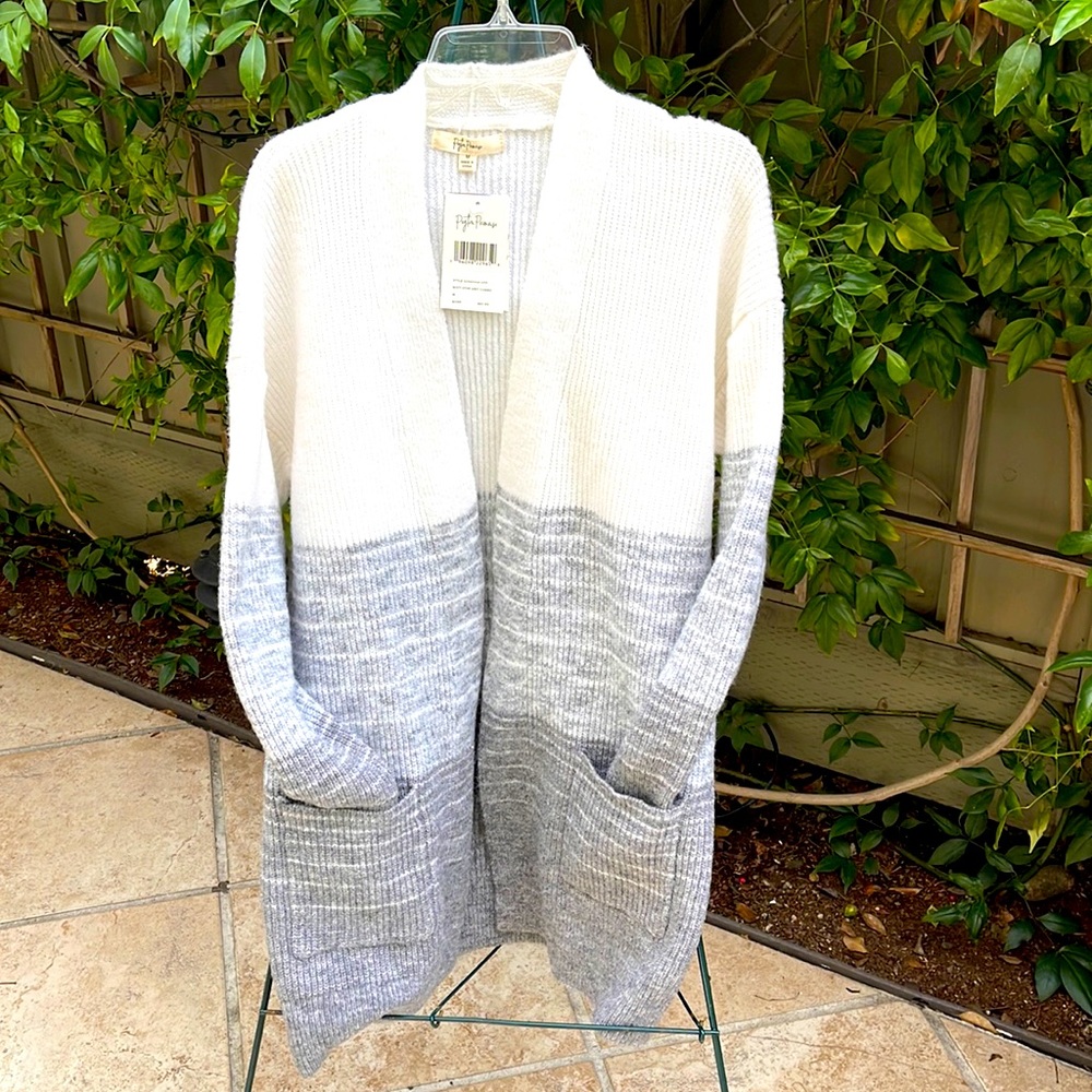 Sweater cardigan with two packets